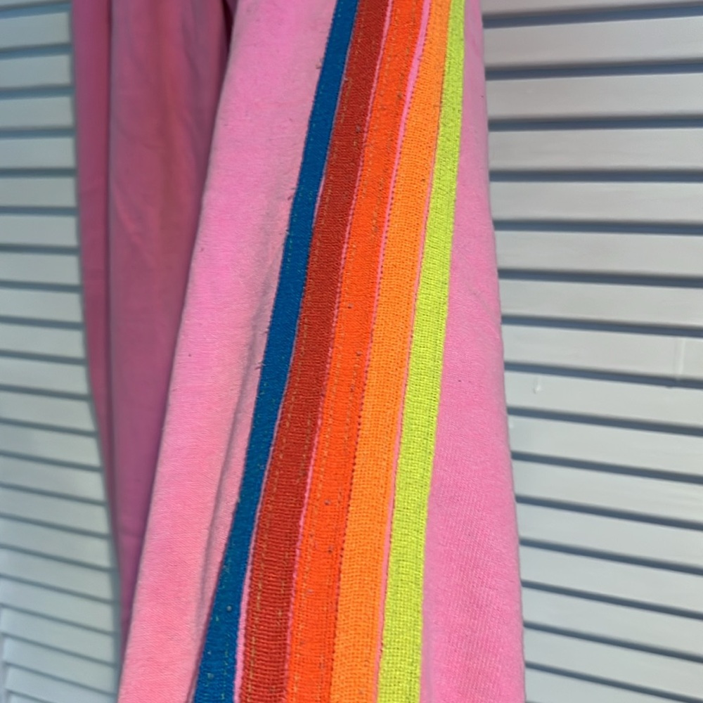 Aviator Nation pink sweatpants 5 stripe. Size L.
Pre loved - Picture 2 of 6